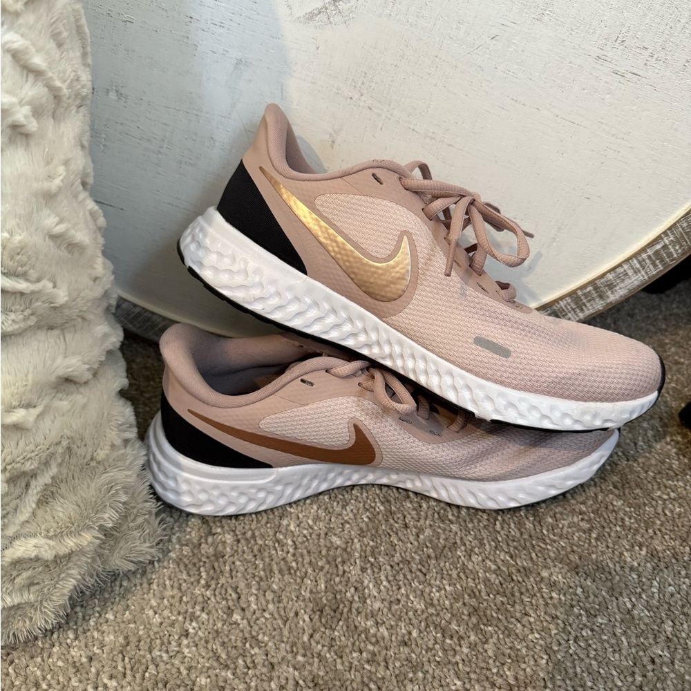 Nike Women’s Athletic Shoes - Rose Gold/Black/White